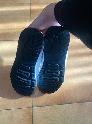 Zapatillas Fila Blancas y Azules