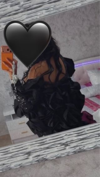 Vestido de fiesta negro y plateado incluye capa