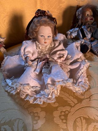 3 bambole, 1 in porcellana