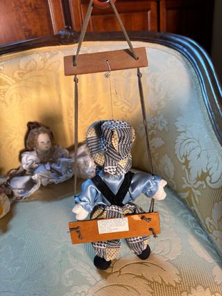 3 bambole, 1 in porcellana