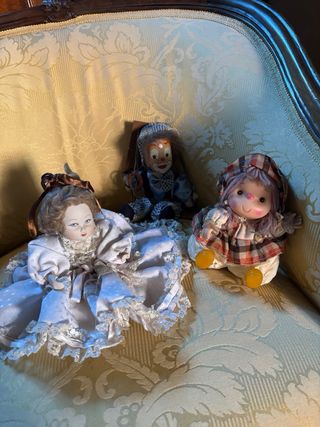 3 bambole, 1 in porcellana