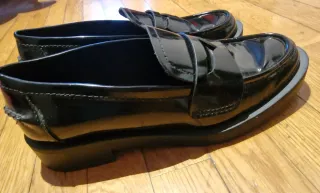 Zapatos negros tipo mocasín