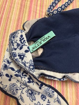 Costume bianco e blu a fiorellini