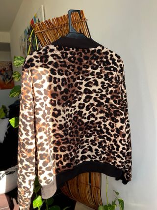Bomber estampado leopardo Talla M
