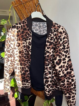 Bomber estampado leopardo Talla M