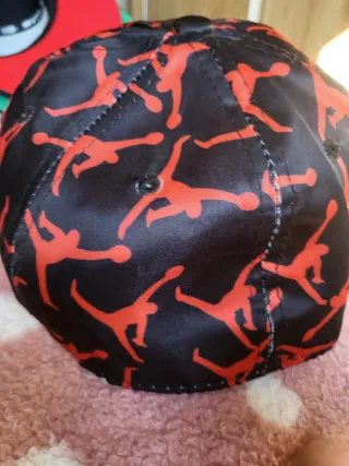 Gorra Jordan Negra y Roja