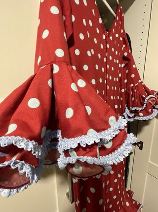 Traje de flamenca teja con lunares celestes