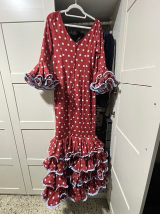 Traje de flamenca teja con lunares celestes