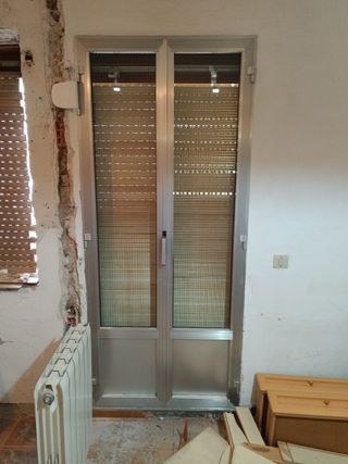 Puerta balconera aluminio salida patio