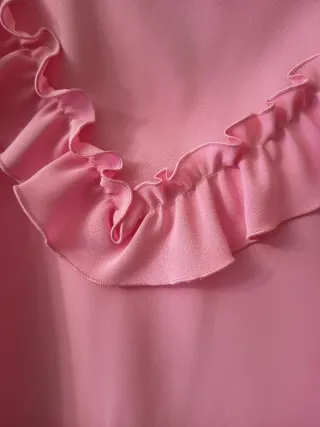 Blusa rosa con volantes y lazos