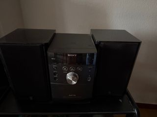 Minicadena Sony CD USB MP3 con altavoces yamaha