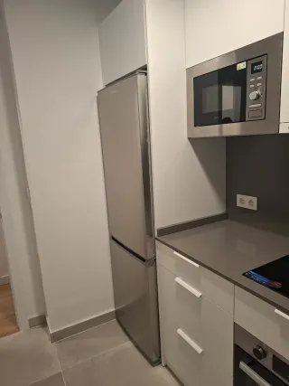 SE ALQUILA HABITACIÓN