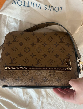 Bolsa Louis Vuitton Metis Reverse Marrom Dourado