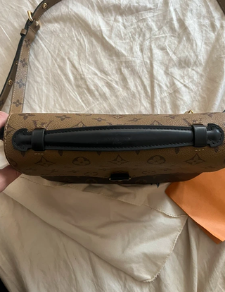 Bolsa Louis Vuitton Metis Reverse Marrom Dourado