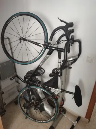 Bicicleta de carretera (pedal roto)