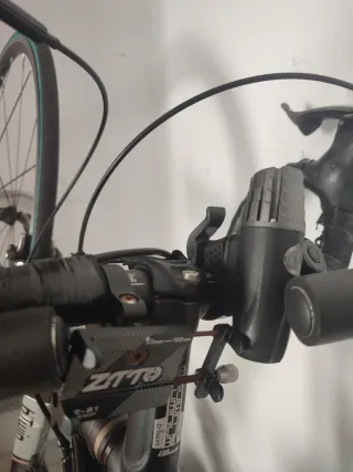 Bicicleta de carretera (pedal roto)