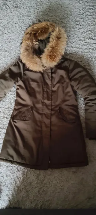 Parka Attentif Paris verde caqui con capucha