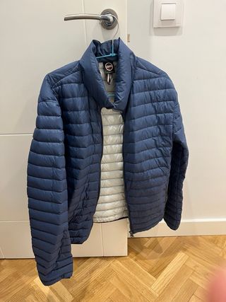 Abrigo Plumífero ligero Colmar azul y blanco