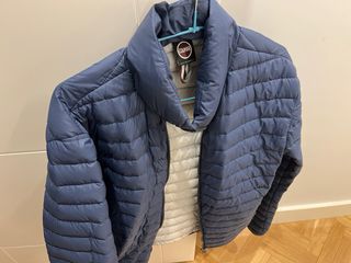 Abrigo Plumífero ligero Colmar azul y blanco