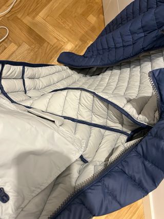 Abrigo Plumífero ligero Colmar azul y blanco