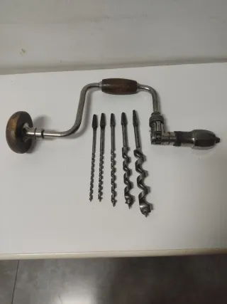 Taladro antiguo de manivela + 5 brocas