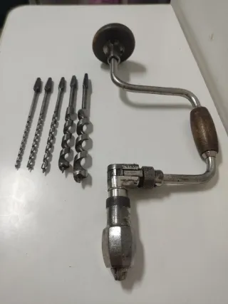 Taladro antiguo de manivela + 5 brocas