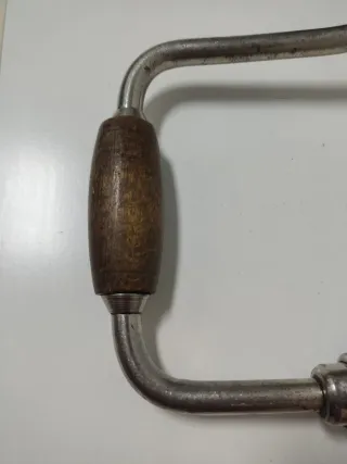 Taladro antiguo de manivela + 5 brocas