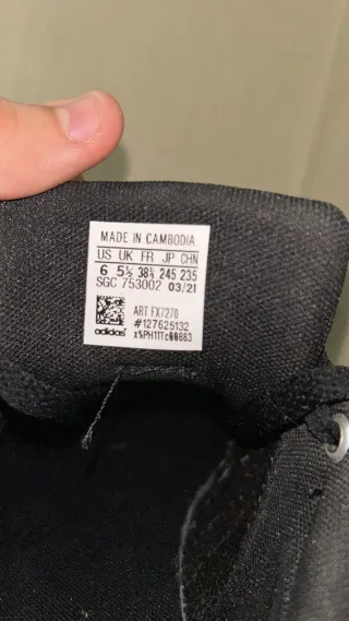 Zapatillas Adidas Negras y Blancas