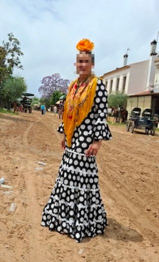 Traje de flamenca / Gitana. lunares blanco y negro