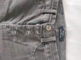 Pantalón vaquero gris