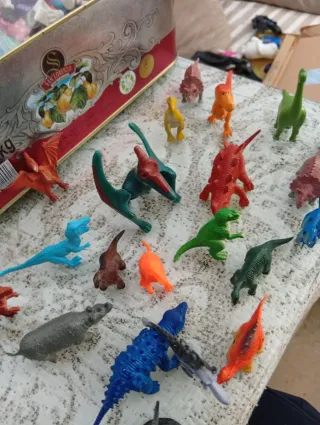 Lote de dinosaurios de juguete