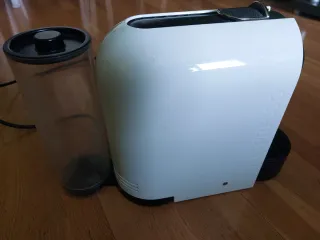 Cafetera Krups Nespresso Blanca