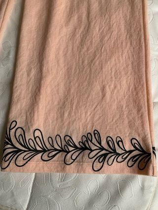 Pantaloni pesca chiari con bordatura nera