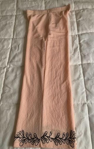 Pantaloni pesca chiari con bordatura nera