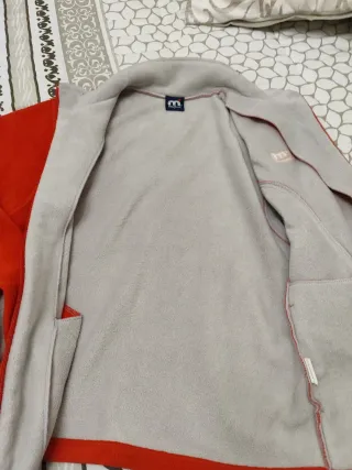 Forro polar Montbell rojo y gris