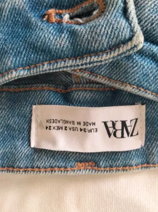 Pantalón vaquero desgastado