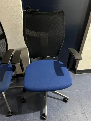 2 Sillas de Oficina con Ruedas