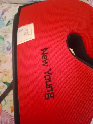 Sedile rialzante per auto per bambini