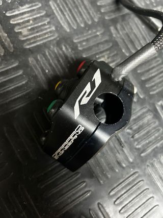 Botonera Carraro y Potenciómetro Gas Yamaha r1
