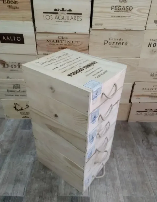 6 Cajas de madera con tapa corredera y asa.