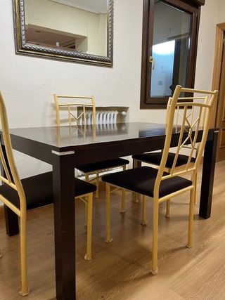 Mesa de Comedor de Madera