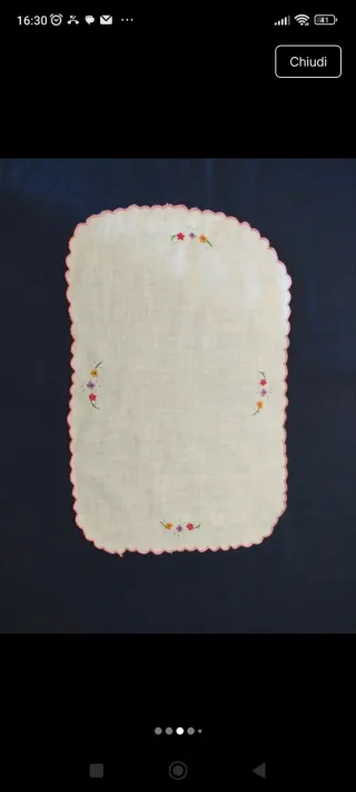 Centro ricamato a mano