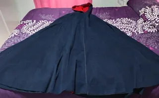 Capa española azul y roja con capucha