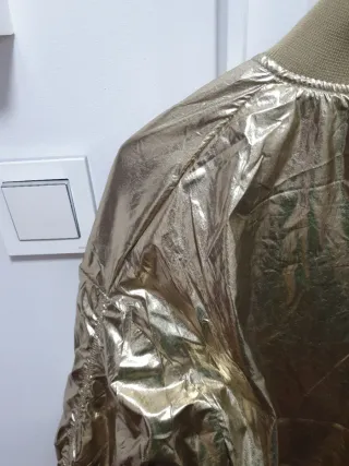 Bomber dorada y naranja