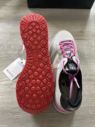 Zapatillas Munich grises y rosas talla 40.