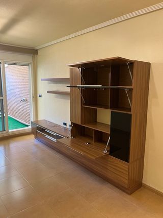 Mueble salón TV y vitrina madera y cristal