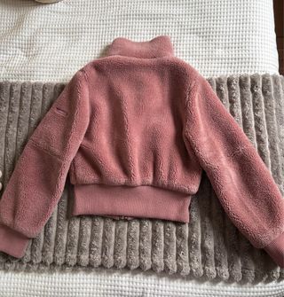 Chaqueta pelo rosa corta