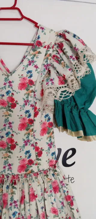 Precioso Traje de flamenca estampado floral A mano