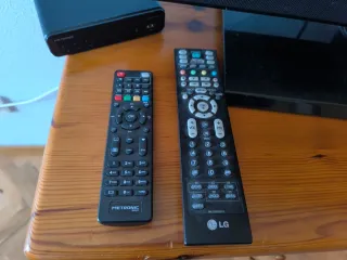 Televisor LG Negro de 37 pulgadas.