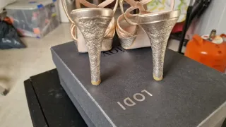 Zapatos de tacón LODI dorados y plateados